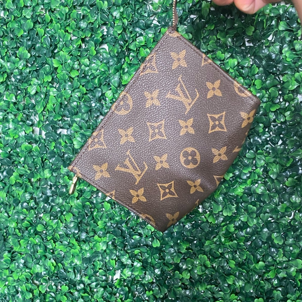 LV wallet handbagq
